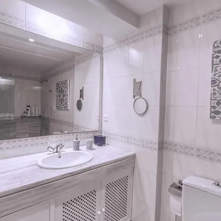 1081 - Golden Jacuzzi