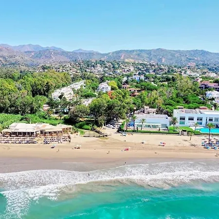 1081 - Golden Jacuzzi