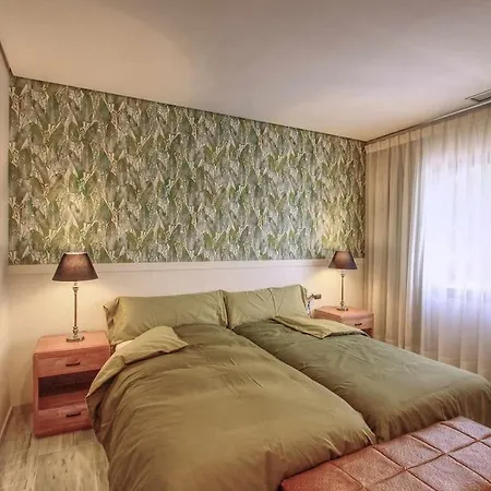 1081 - Golden Jacuzzi * Marbella