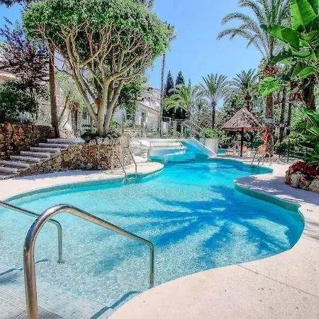 1081 - Golden Jacuzzi *