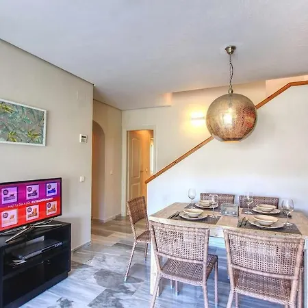 1081 - Golden Jacuzzi *