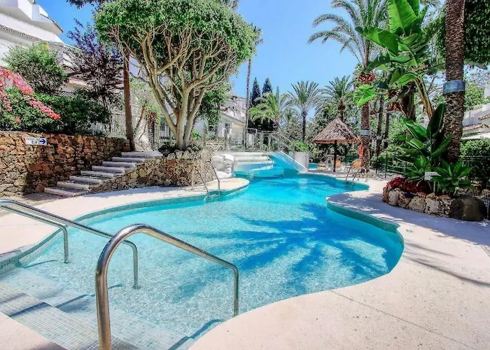 1081 - Golden Jacuzzi *
