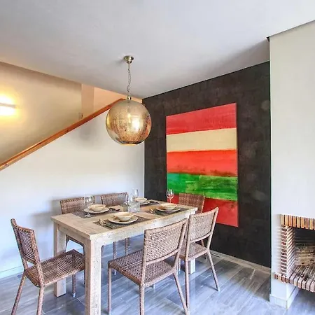 1081 - Golden Jacuzzi Apartment Marbella