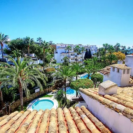 1081 - Golden Jacuzzi *