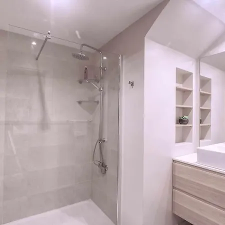 1081 - Golden Jacuzzi