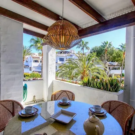 1081 - Golden Jacuzzi Lägenhet *